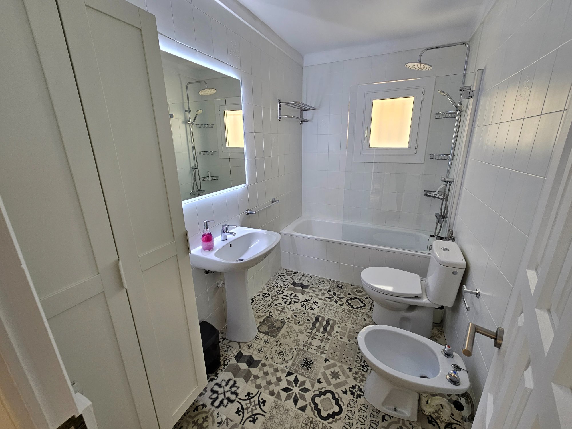 Baño principal con bañera